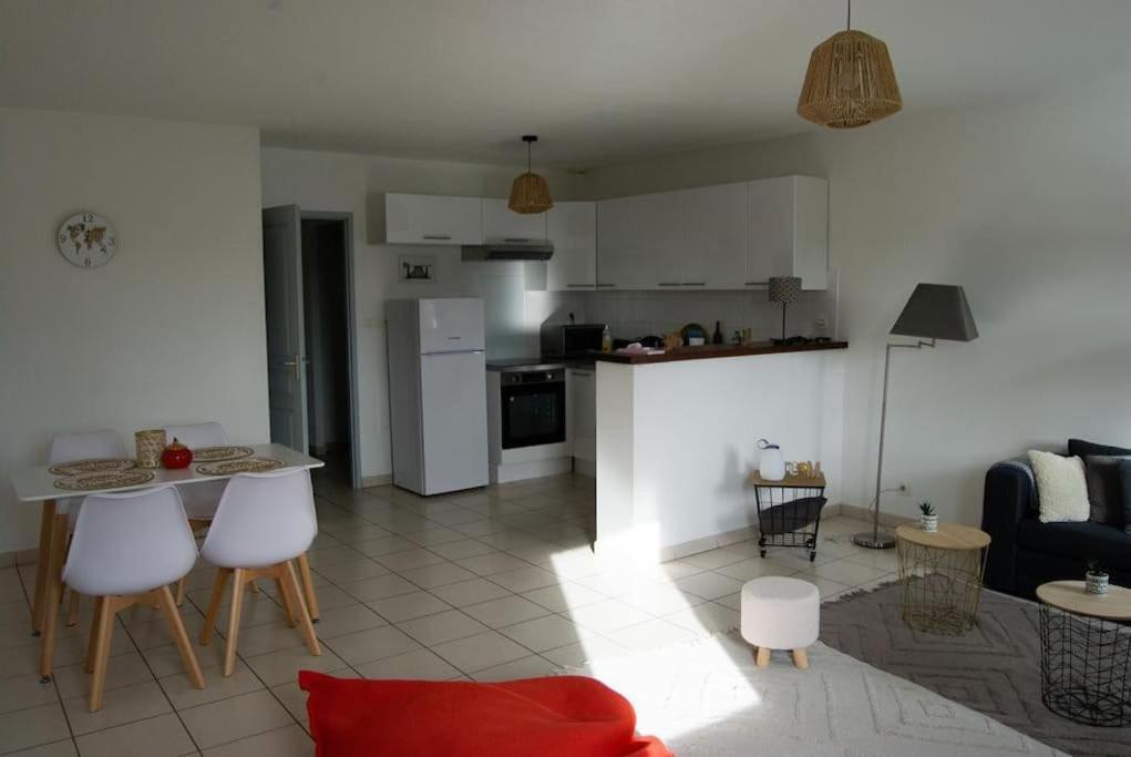 Cosy. Merville Centre. Proche Aeroport Et Parc Exposition Appartement